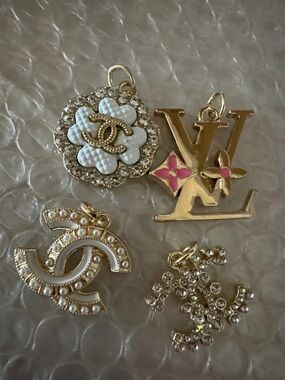 Designer fashion lv charm zipper pull button 4pc